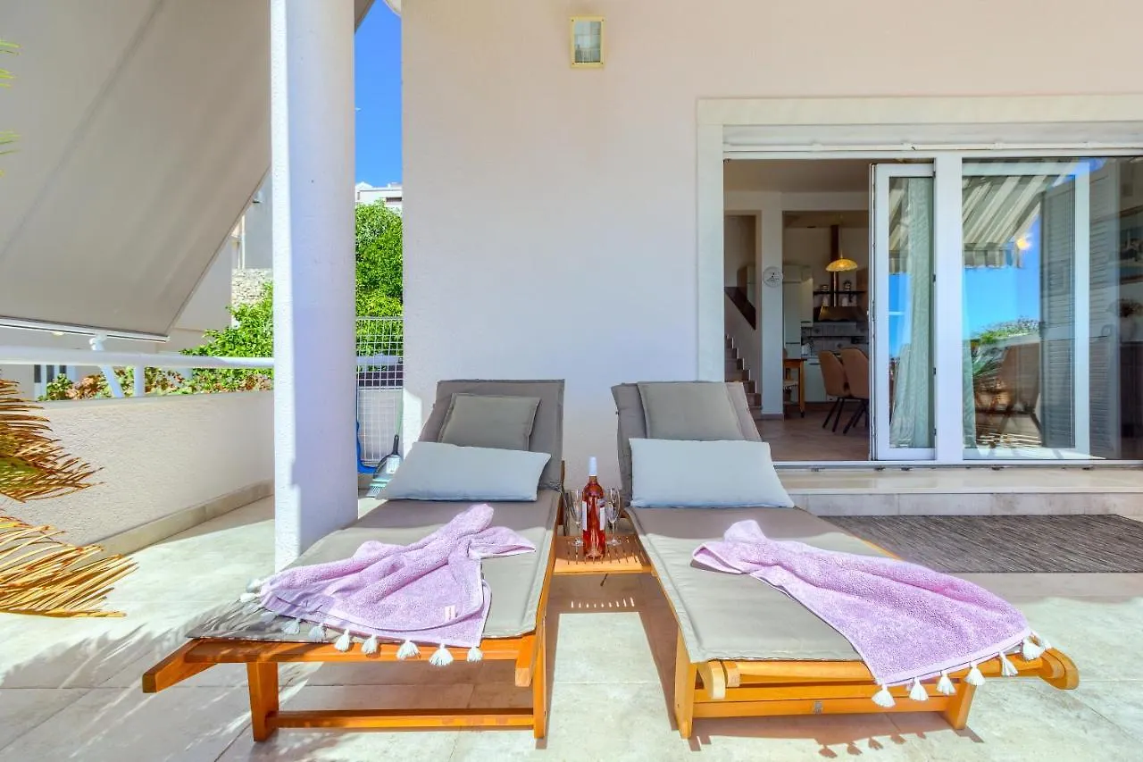 Apartments Meri Trogir 0*,  Kroatien