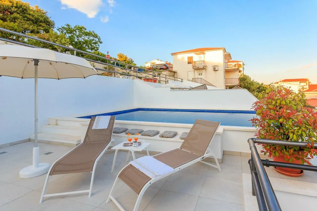 Apartments Meri Trogir 0*,  Kroatien